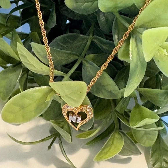 Nina Ricci Gold Heart Necklace - Picture 4 of 5